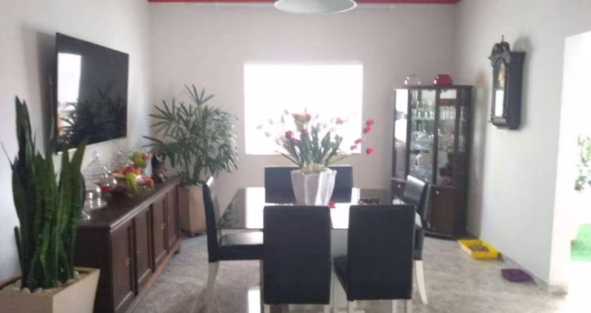 Casa com 3 dormitórios à venda, 190 m² por R$ 650.000,00 - Santa Edwiges - Pouso Alegre/MG
