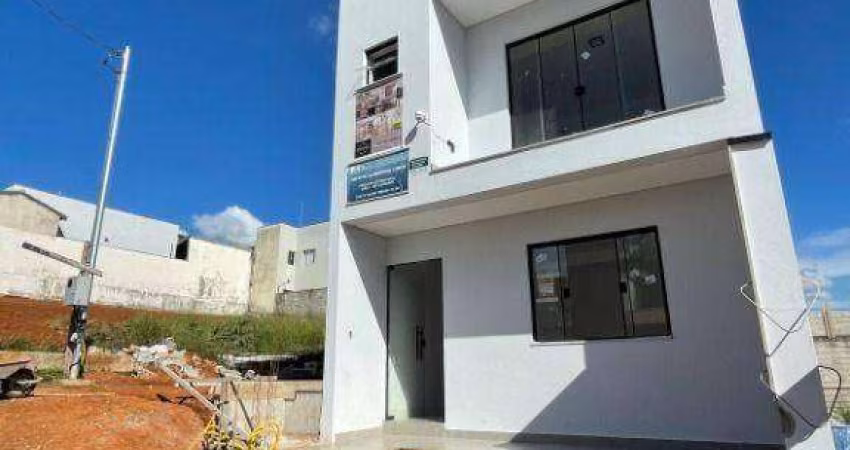 Casa com 3 dormitórios à venda, 130 m² por R$ 740.000 - Parque Real - Pouso Alegre/MG