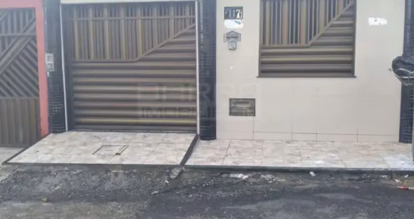 Casa à venda no novo paraíso 2/4 e uma vaga de garagem
