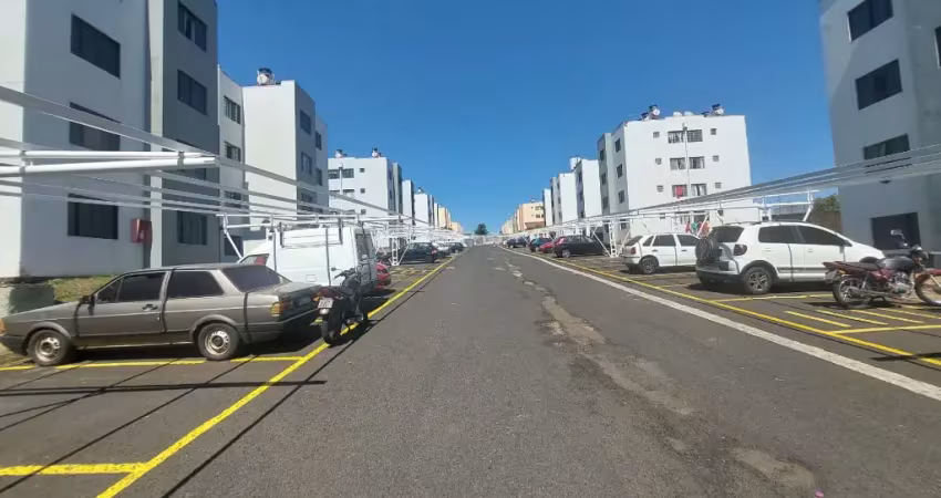 Vendo apto usado, jardim 3 lagoas, 2 quartos, 130 mil no pix, maringá