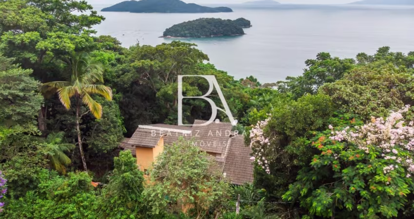Linda casa no meio da Mata Atlântica, com vista mar.