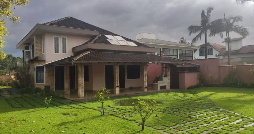 Casa para Venda em Joinville, América, 3 dormitórios, 1 suíte, 4 banheiros, 5 vagas