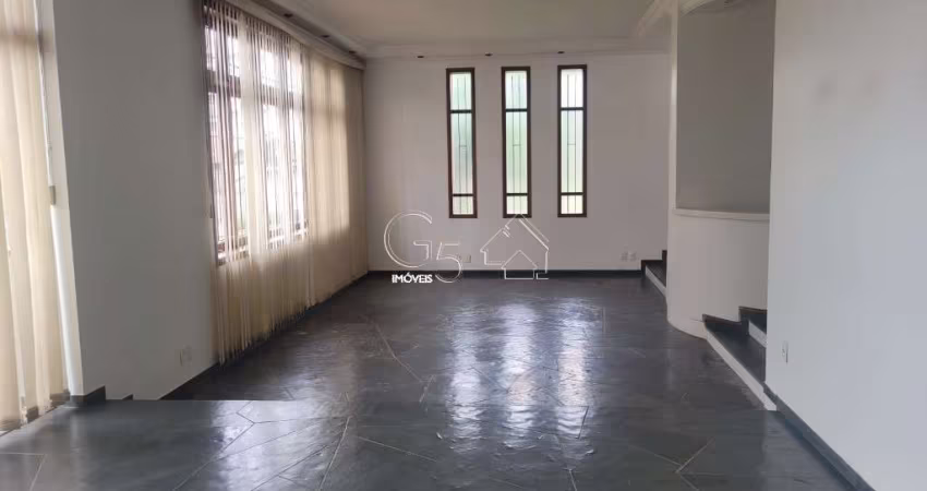 Casa térrea a venda - Jardim Paulista 1- Jundiaí - casa grande com 4 quartos, quintal, quarto de empregada, 4 vagas cobertas