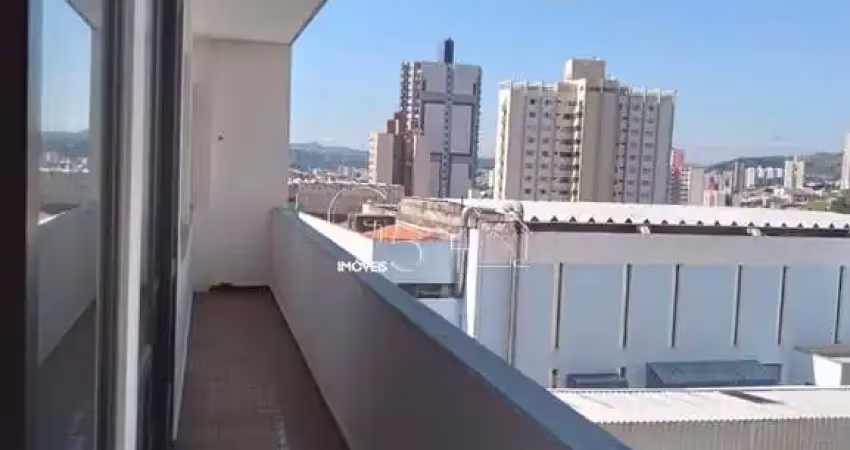 Amplo apartamento no centro da cidade, vista livre, varanda nos dormitórios e sala, 2 vagas, 4 dormitórios, dormitório para empregada com banheiro