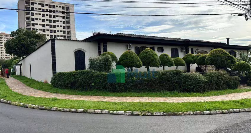Casa comercial com terreno de 1.705m² e 900m² aproximadamente de área útil localizado na zona sul.