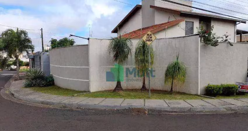 Sobrado na city ribeirão em ótima localização, 3 suítes, área gourmet e piscina.