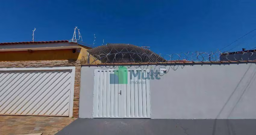 Casa térrea a em ótima localização no bairro manoel penna com terreno de 205m² e 131,60m² de área privativa.