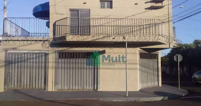 Sobrado em ótima localização no bairro campos elísios com 159m² de área útil.