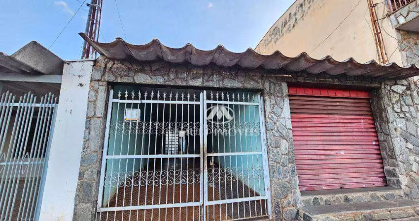 Casa Térrea localizada no Bairro Ipiranga com terreno de 280m² e 200m² de construção.