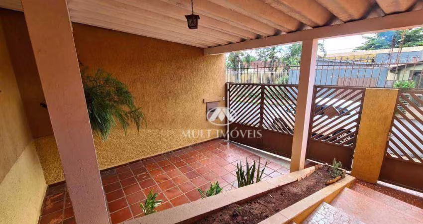 Casa térrea localizada no Bairro Vila Virginia com  terreno de 170,50m² e 121,70m² de área privativa, próximo ao Ponto Jota.
