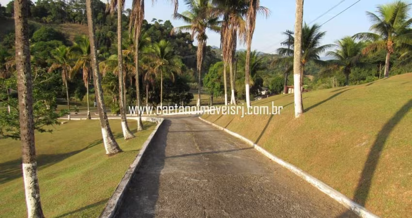 Sítio de Alto Padrão com 53.000m2 em Cachoeiras de Macacu/RJ