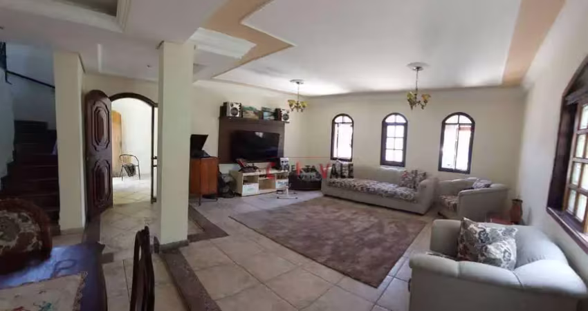 Sobrado com 3 dormitórios à venda, 200 m² por R$ 960.000,00 - Bosque dos Eucaliptos - São José dos Campos/SP