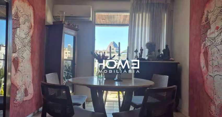 Cobertura duplex única, onde cada janela é um cartão postal do rio!