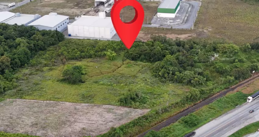 Terreno amplo e extenso à venda no bairro volta redonda