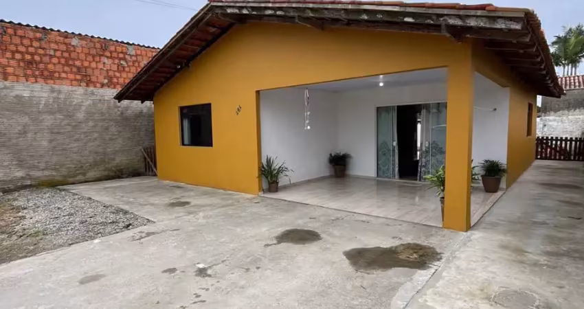 Linda casa com amplo terreno e bem localizada no bairro majorca