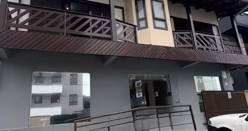 Lindo sobrado com sala comercial bem localizado no costa e silva