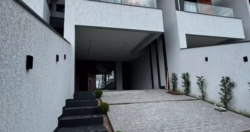 Moderno e lindo geminado de alto padrão bem localizado no glória