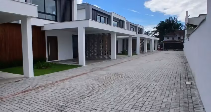 Geminados modernos em condomínio fechado no bairro vila nova
