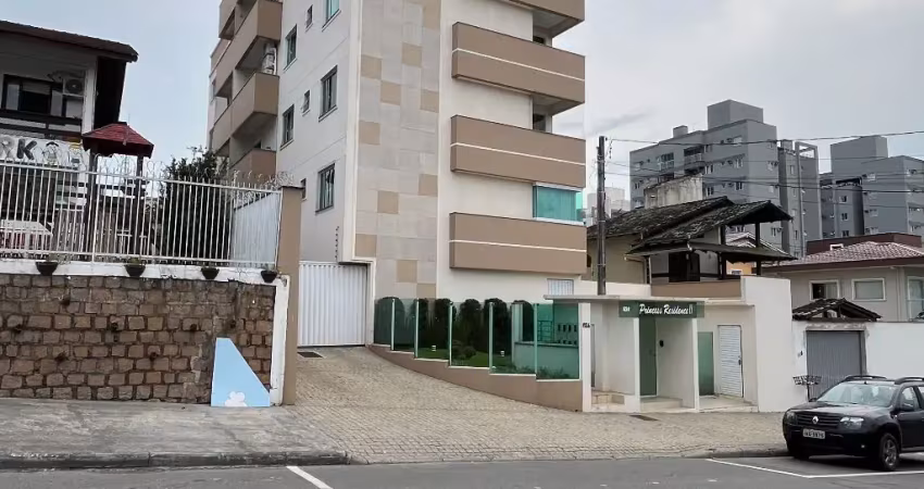 Apartamento semi mobiliado em excelente localização no floresta