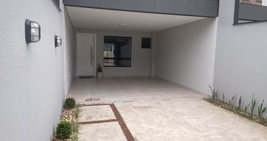 Geminado Elegante e Pronto para Morar no Saguaçu