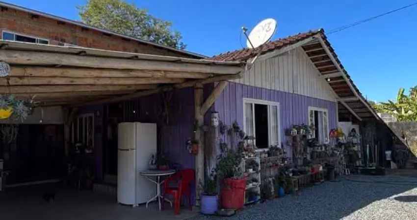 Casa com amplo terreno em excelente localização no petrópolis