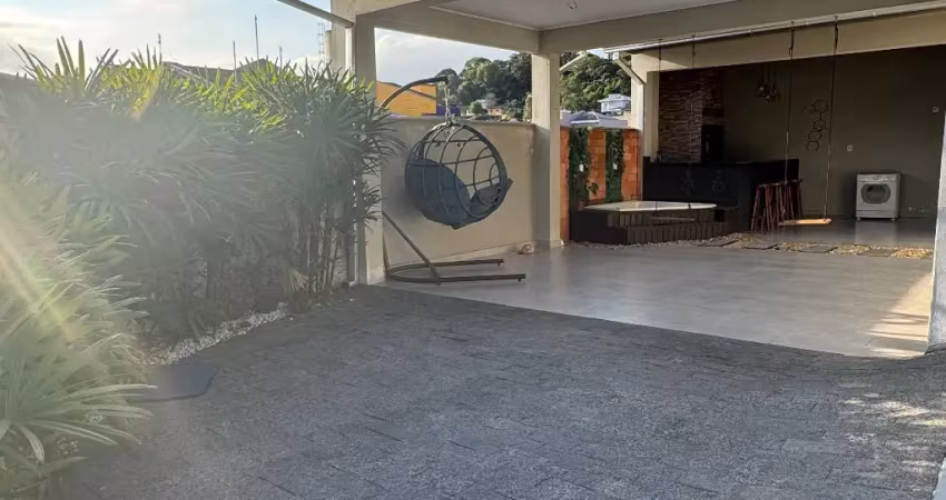 Lindo geminado em ótima localização no bairro parque guarani!