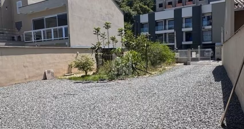 Terreno com Casa para Morar ou para uso Comercial no Santa Catarina