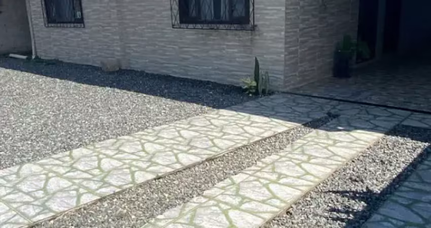 Linda casa com amplo terreno bem localizada no aventureiro