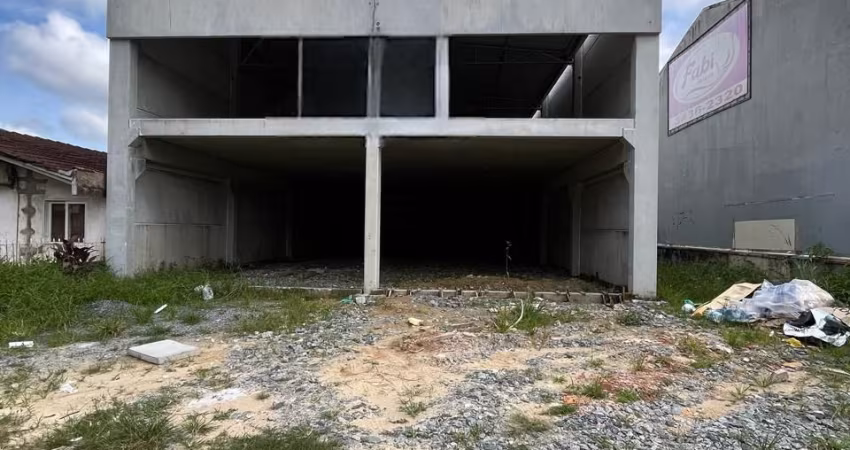 Galpão em processo de finalização no Itaum