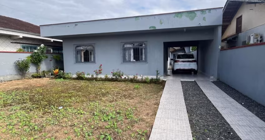 Casa Bem Localizada no Adhemar Garcia