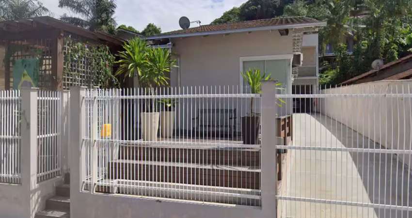 Casa com 4 quartos à venda no Boa Vista, Joinville 