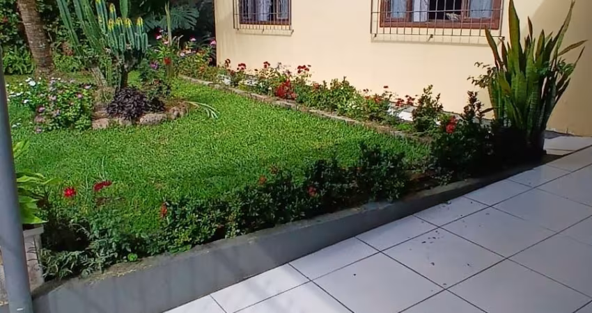 Linda e Averbada Casa no Paranaguamirim