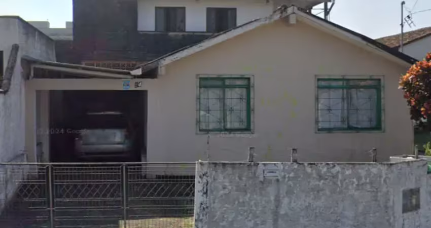 Casa com amplo terreno e totalmente averbada no adhemar garcia