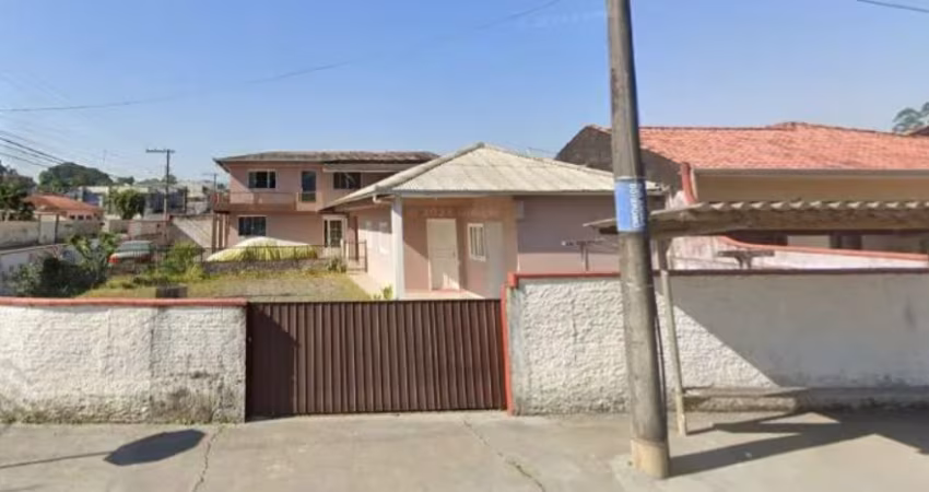 Terreno com Três Casas no Floresta