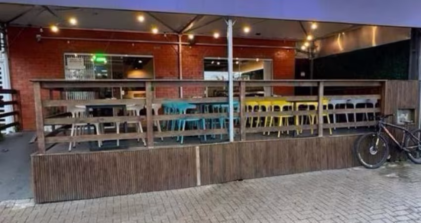 Casa com Sala Comercial em Ótima Localização