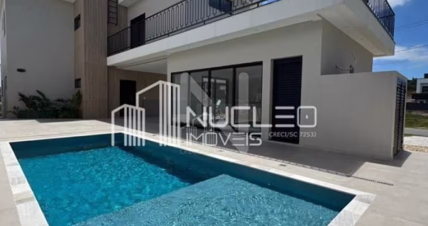 Linda Casa de Alto Padrão pronta para morar em Santa Regina