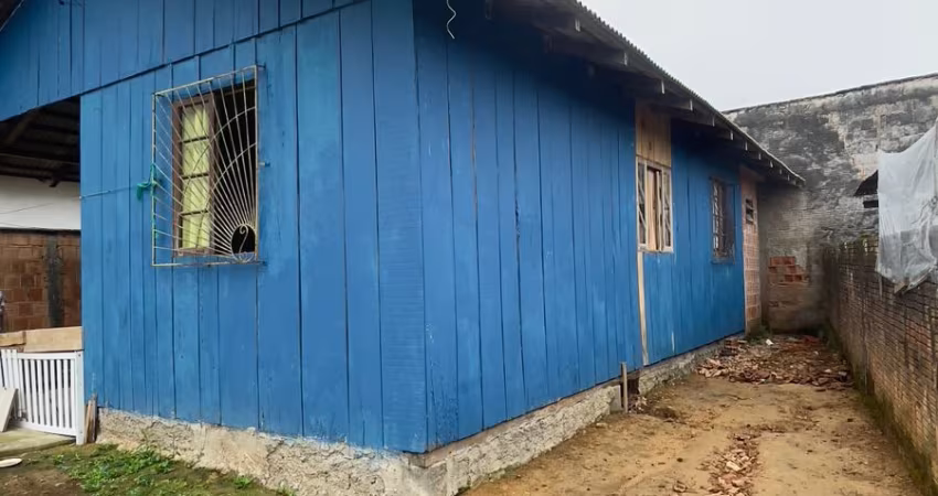 Casa com Amplo Terreno no João Costa
