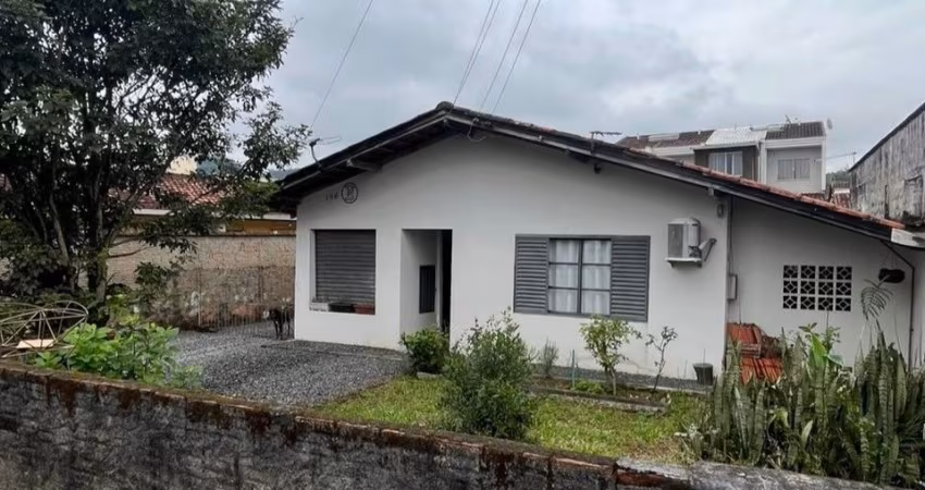 Linda e Ampla Casa no Paranaguamirim