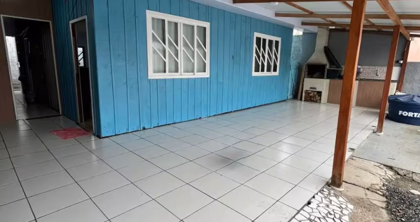 Casa mista com excelente localização no bairro paranaguamirim
