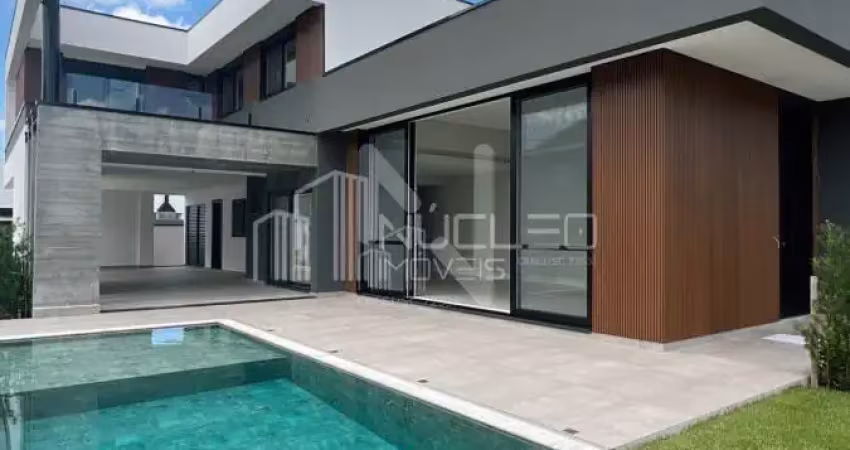 Casa sofisticada em condomínio fechado no santa regina