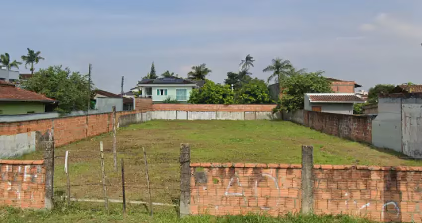 Terreno amplo e bem localizado à venda no bairro aventureiro