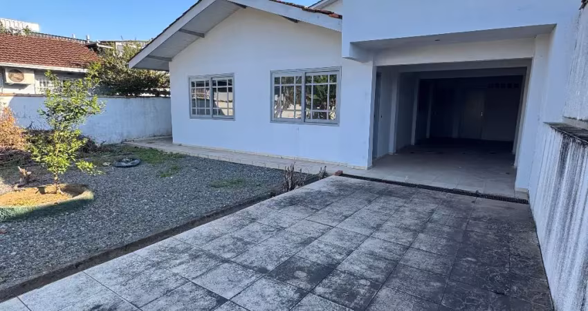 Ampla casa bem localizada e averbada no bairro guanabara!!