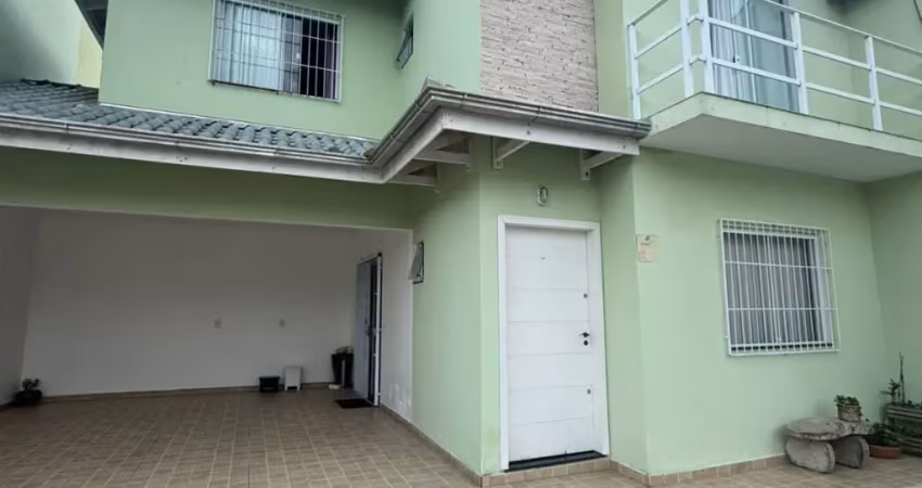 Lindo e amplo sobrado próximo ao shopping no bairro bom retiro