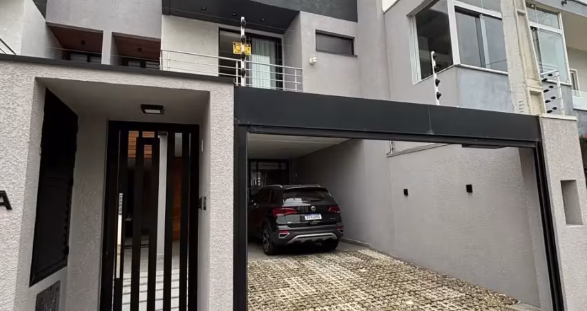 Belíssima casa de alto padrão próximo a praia em navegantes