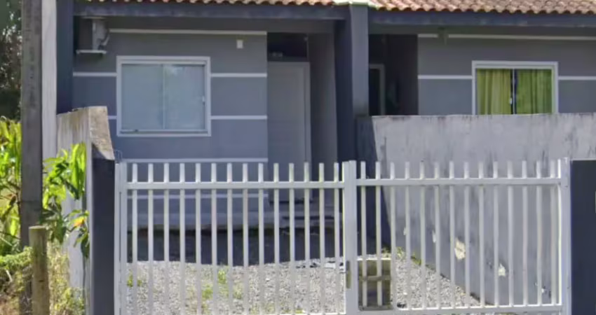 Charmoso geminado de planta baixa bem localizado no bairro aventureiro