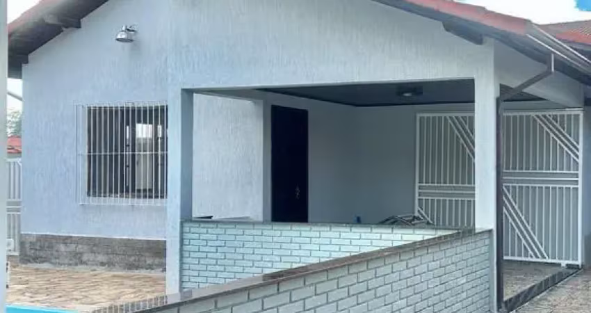 Linda e completa casa em excelente localização no bairro village