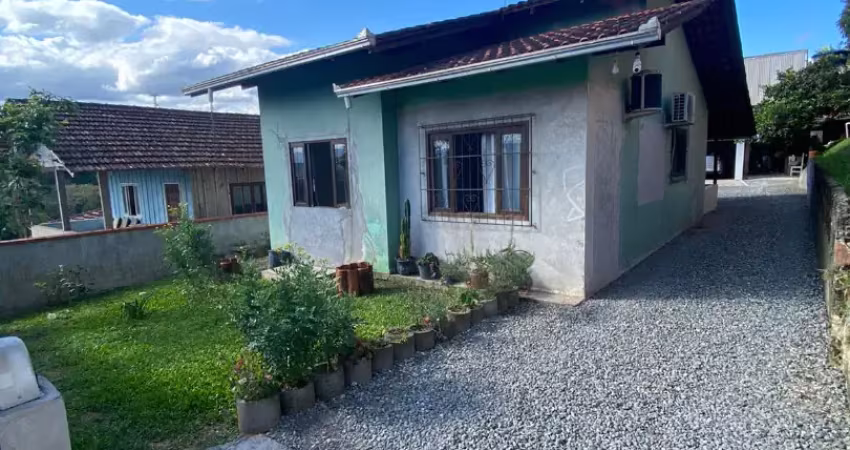 Linda casa com amplo terreno bem localizada no  bairro joão costa