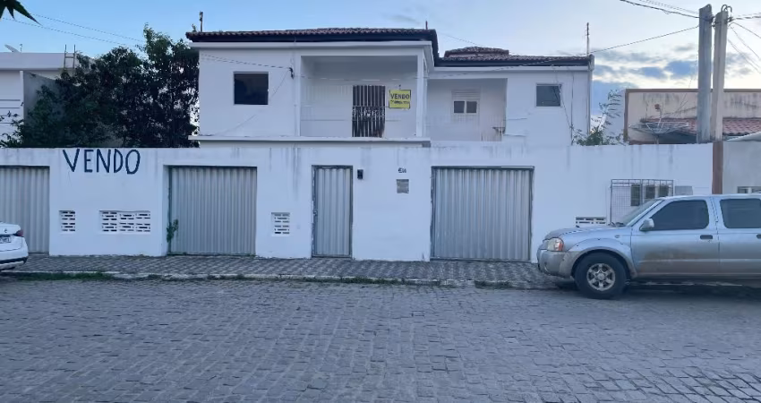 OPORTUNIDADE: CASA DUPLEX COM 12 QUARTOS 8 SANITÁRIOS 5 GARAGENS