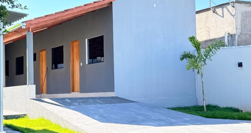 Belíssima casa sozinha no lote !!!