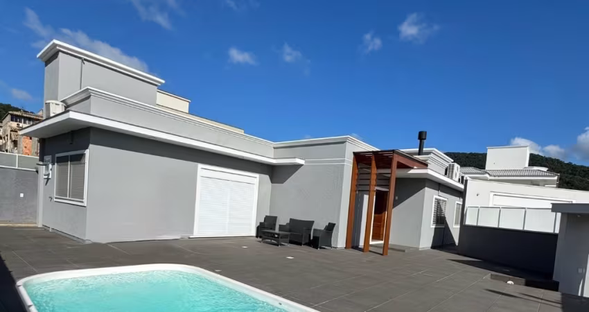 Casa térrea em condomínio fechado na praia dos Ingleses em Florianópolis